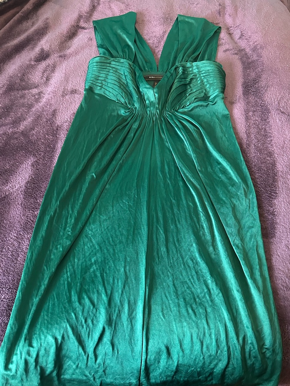 BCBGMaxAzria Emerald Green V-Neck Cocktail Dress